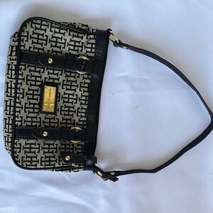 Tommy Hilfiger Black and Cream Shoulder Bag with Elegant Pattern